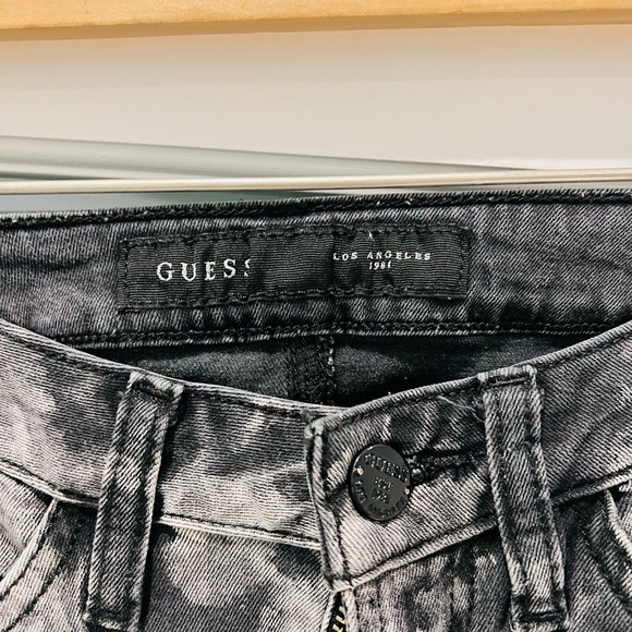 Guess Jeans - Picture 3 of 6